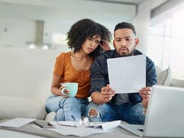 couple reading bills Vpqlmjz.width .jpg