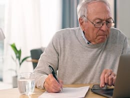 older man laptop frowning gettyimages .jpg