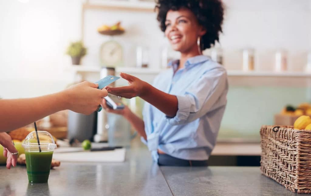cashier taking credit card MghySf.width .jpg