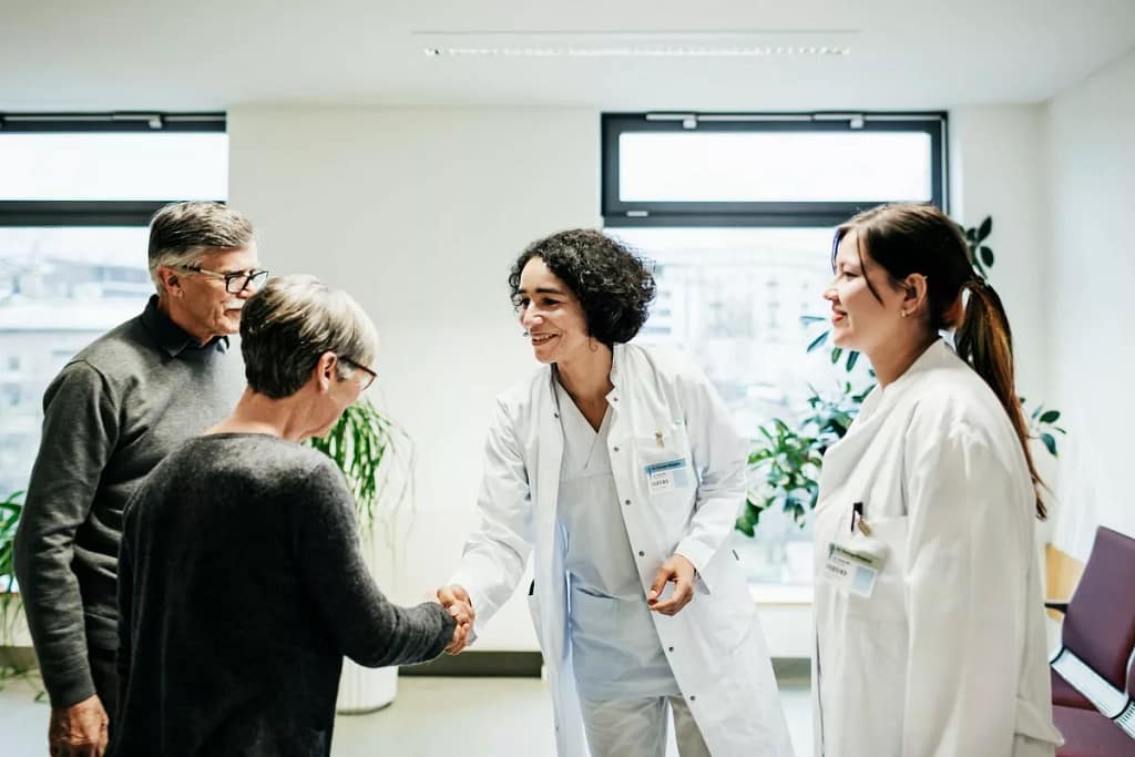 two people meeting two doctors wBbFA.width .jpg