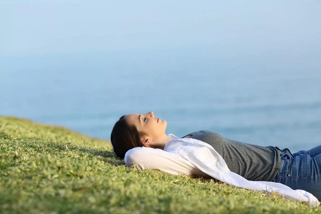 Relaxed woman on hill SoLPjvK.width .jpg
