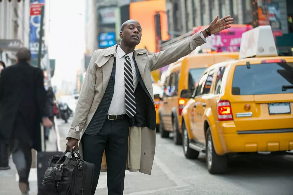 Businessman hailing a cab in the city OhTGMP.width .jpg