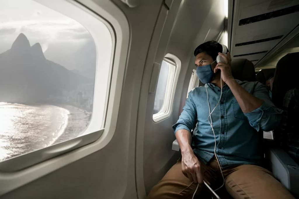 person on plane IljNkgA.width .jpg