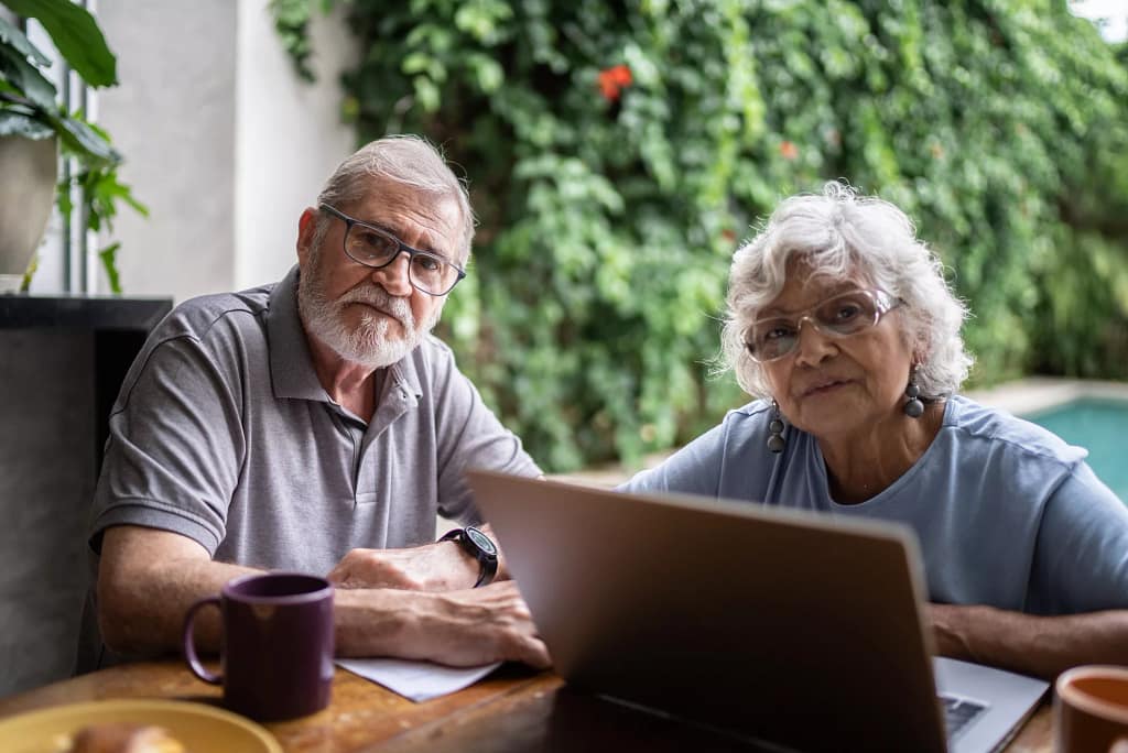 senior couple laptop serious gettyimages .jpg