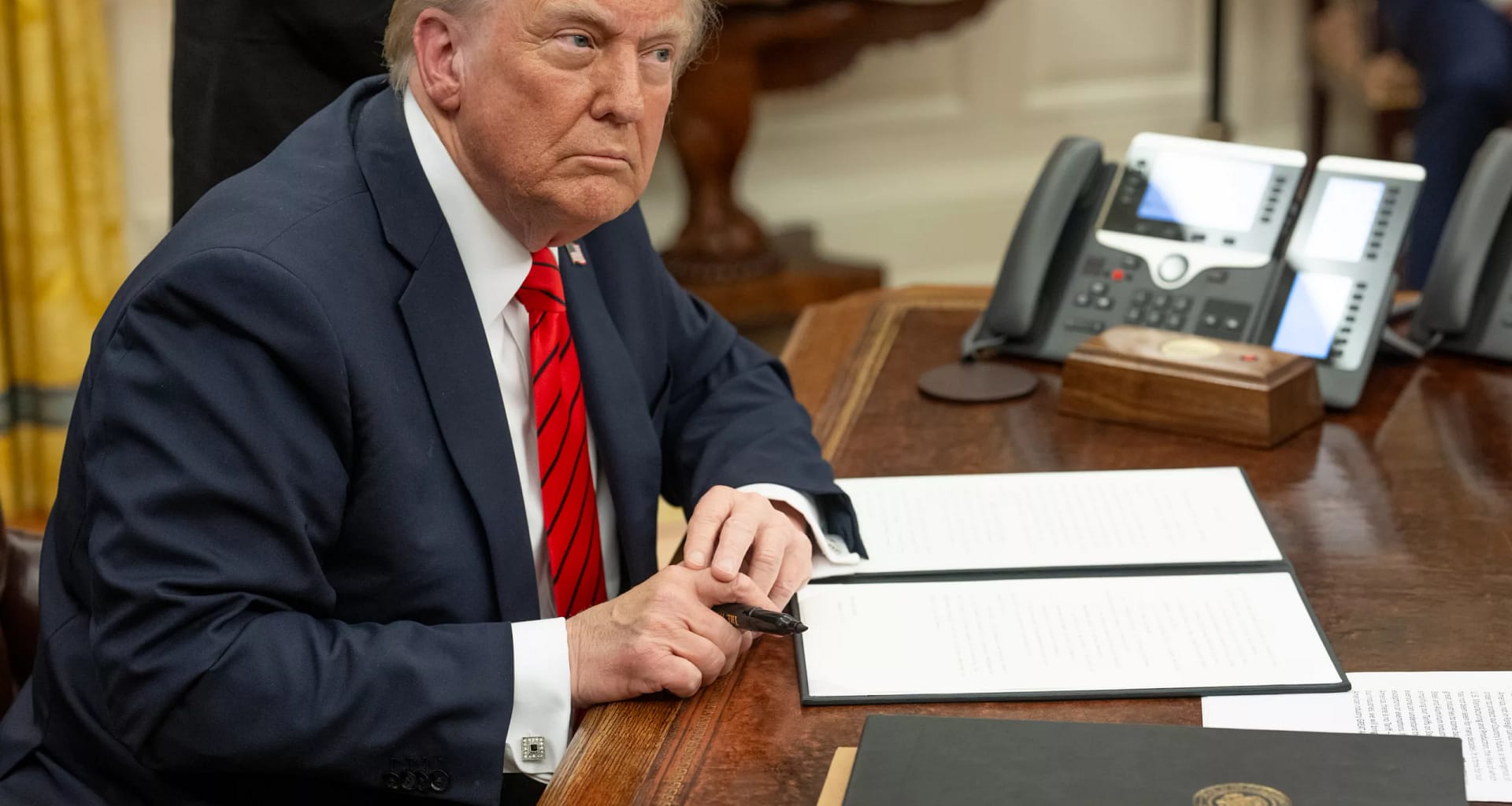 donald trump signs executive order wh photo daniel torok.jpg