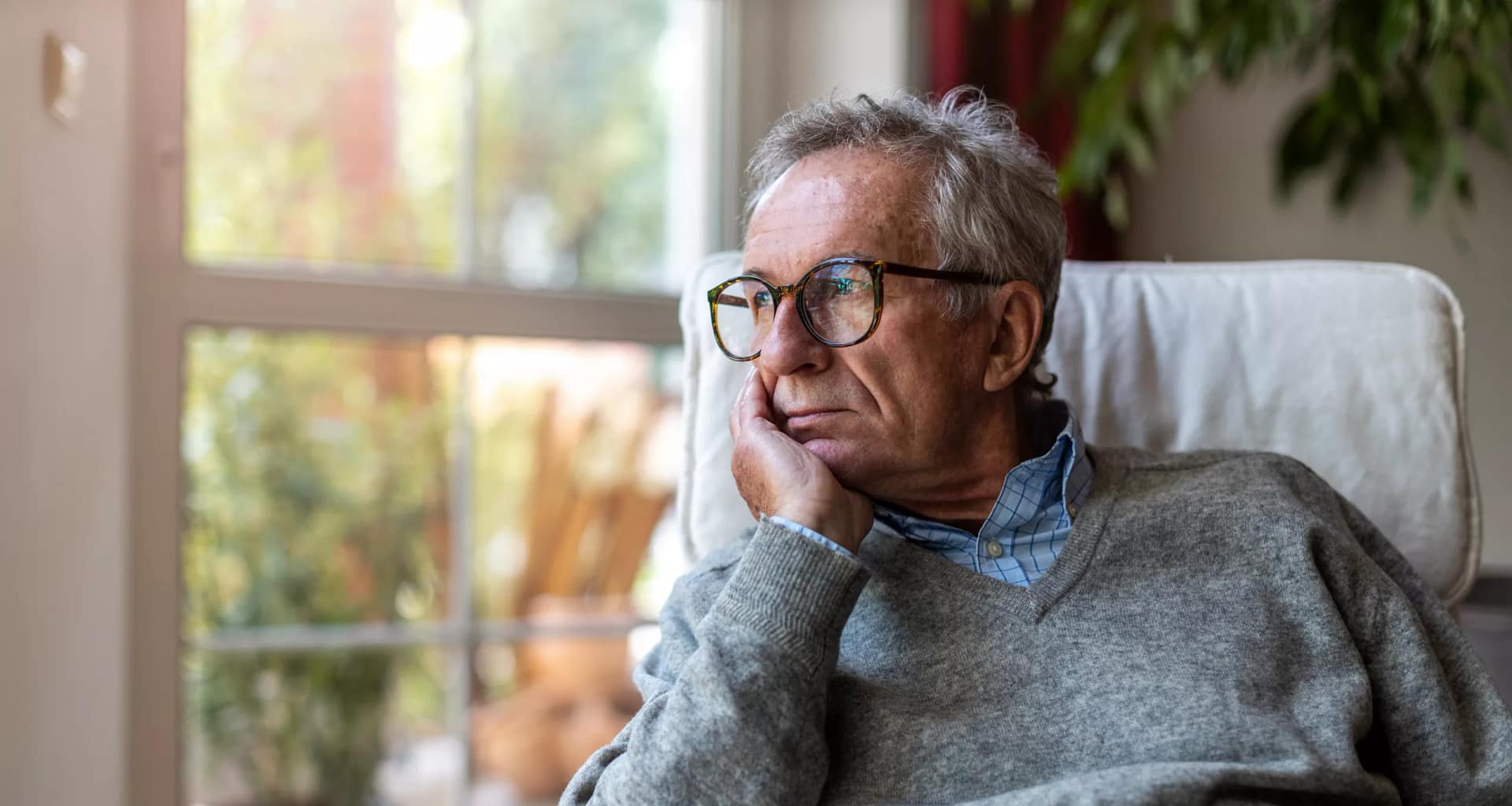 older man bored gettyimages .jpg