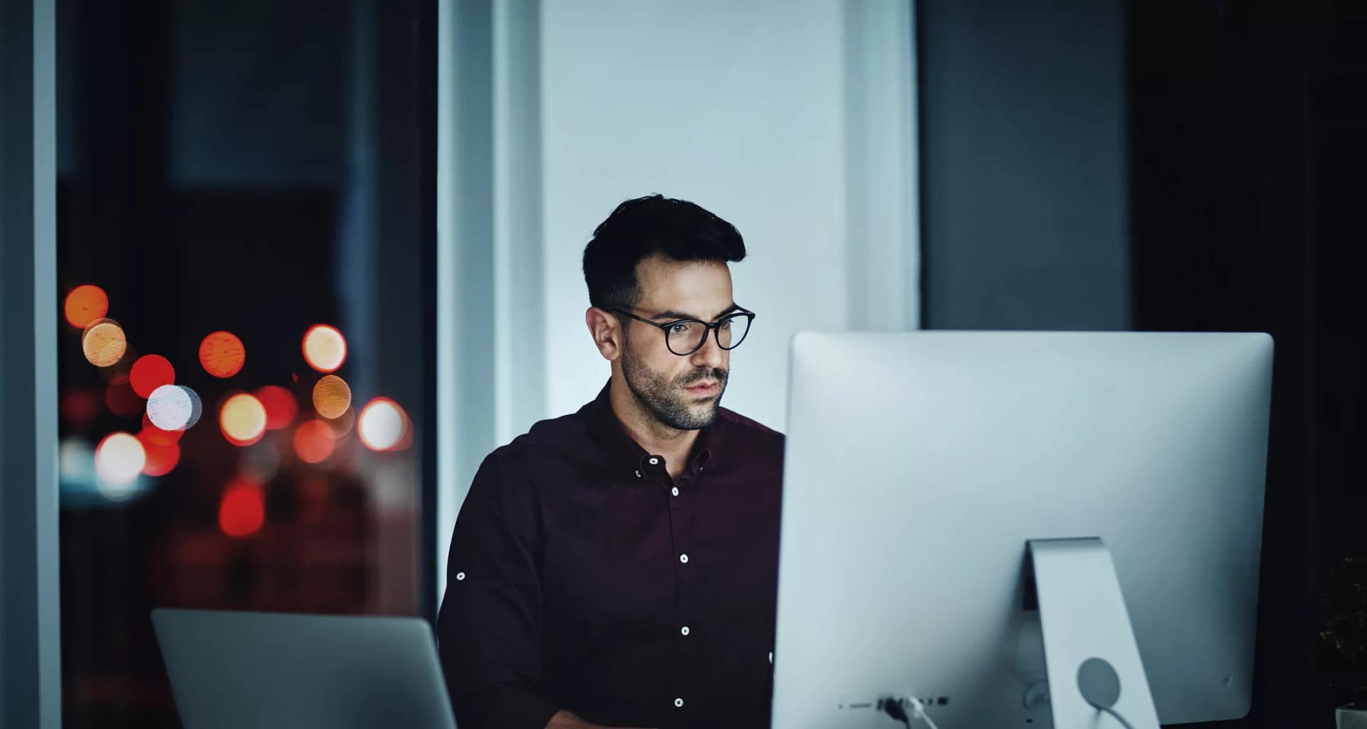 a person at a computer gettyimages .jpg