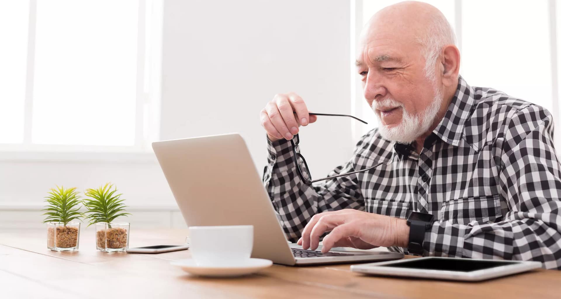 older man at laptop gettyimages .jpg