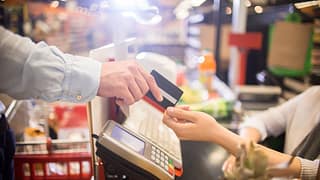 Man paying for groceries with credit card GEv.width
