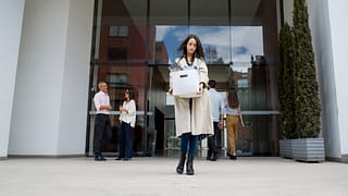 Womn leaving the office with her belongings i.width uDfjEt.jpg