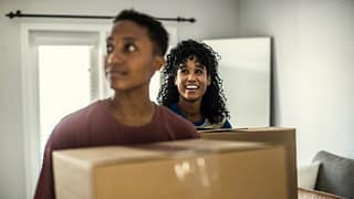 couple carrying moving boxes aOhHD.width .jpg