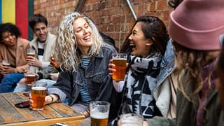 group of friends drinking beer lxeDhR.width
