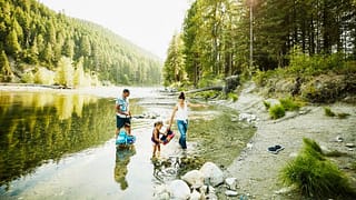 parents with young kids in river OdmTyp.width .jpg