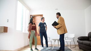 two people in living room with realtor DWhvec.width