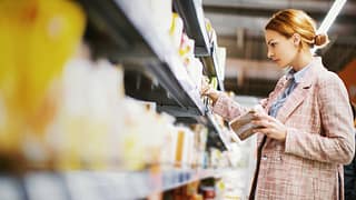 woman grocery shopping qKRhTA.width