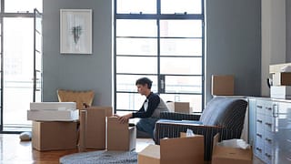 woman packing moving boxes CJlvYL EQbXY.width .jpg