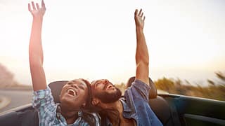 Couple enjoying a road trip DjdDStS.width .jpg