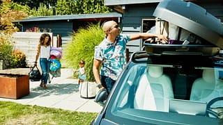 family loading car for roadtrip pysOXQH.width .jpg