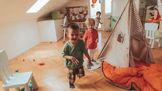 kids in playroom TwtWUFQ.width .jpg