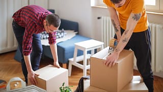 two men packing boxes oZoeA.width .jpg