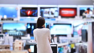woman in electronics store.width ROJyvCO.jpg