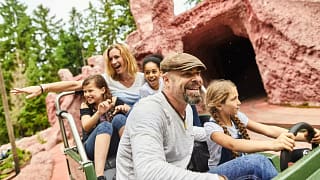 Family on amusement park ride lmfiVI.width .jpg