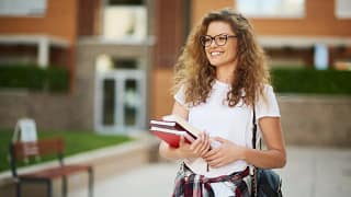 Female college student ldkOXby.width .jpg