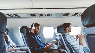 airplane passengers XnPe.width .jpg
