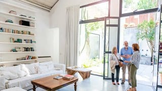 couple with realtor in living room ScGOTEJ.width .jpg