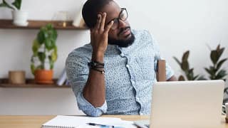 Stressed man at desk Jynnia.width .jpg