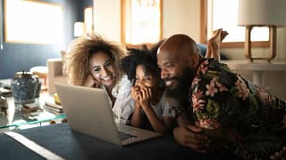 family watching movie on laptop hOMvFmD.width .jpg
