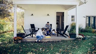 Family spending time together on the front po.width HPuOGMS.jpg