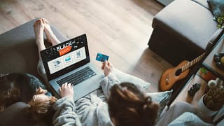 Woman black friday shopping from her couch at.width vuMiEiu.jpg