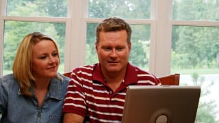 couple s laptop gettyimages .jpg