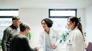 two people meeting two doctors wBbFA.width .jpg