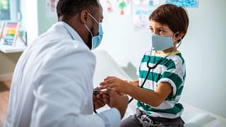 Doctor lets boy use stethoscope XVOFr.width .jpg
