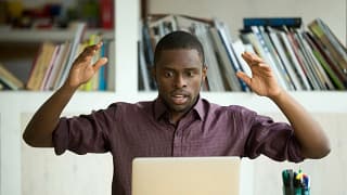 shocked man laptop lOfwPyW.width .jpg