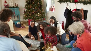 Family opening gifts Christmas AKFnaYZ.width .jpg