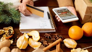 Gift list credit card phone holidays NglzsqW.width .jpg