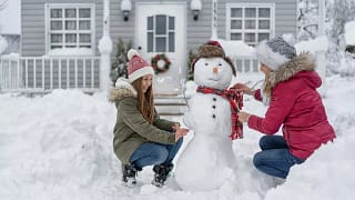 Mother and daughter building snowman in snowy.width itVQhwu.jpg