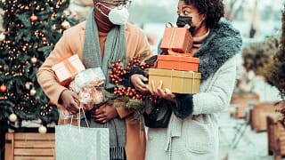 two people with holiday gifts IyNeteF.width .jpg