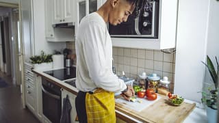 young man cooking at home nJbwfb.width vhOQCEf.jpg