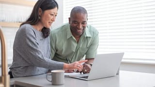 Couple discuss their budget imIewIL.width .jpg