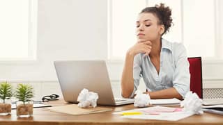 Young woman with laptop and bills OSnStY.width .jpg