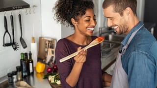 Couple cooking at home CfuKA.width .jpg