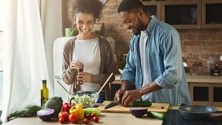 Couple cooking at home cvMFtDa.width .jpg