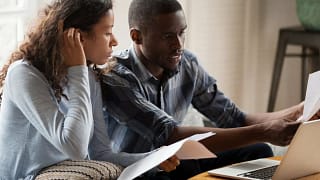 Stressed couple with bills WKuiu.width .jpg