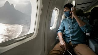 person on plane IljNkgA.width .jpg