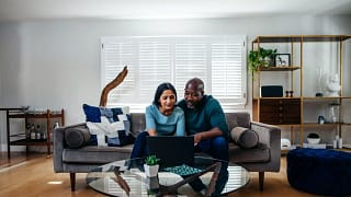 two people using laptop on couch zXUVAUa.width .jpg