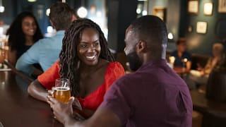 Couple at bar first date GzXgB.width .jpg